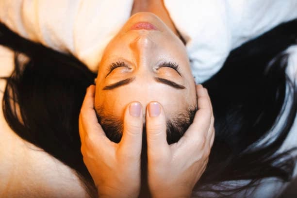 Cold Stone Face & Scalp Massage