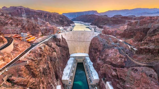 10 Self-Guided Driving Tours from Las Vegas