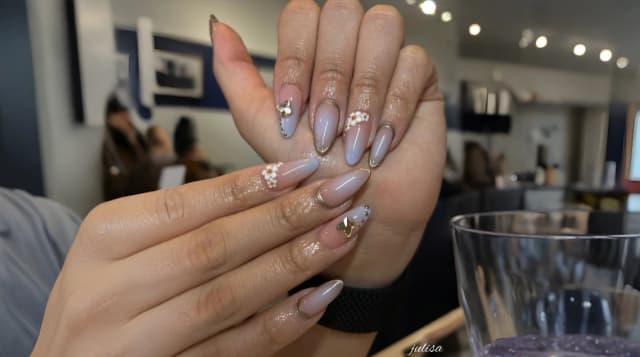 Deluxe Manicure