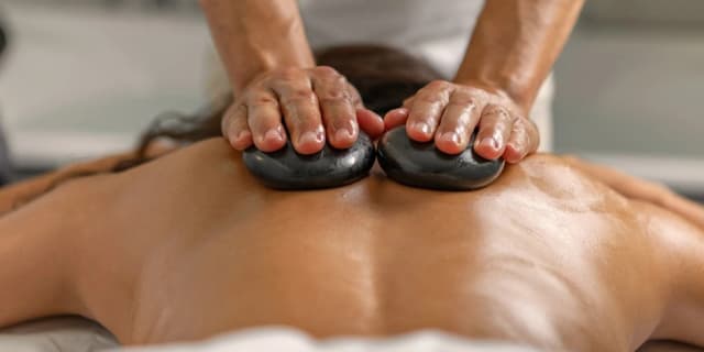Hot Stone Massage for 60 Minutes