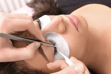 One New Set of Mascara Look Eyelash Extensions