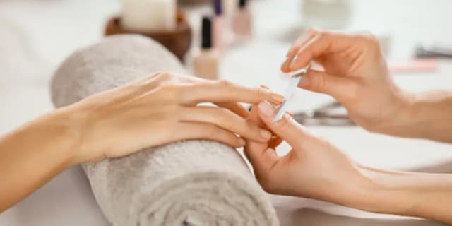 Gel It Up Manicure